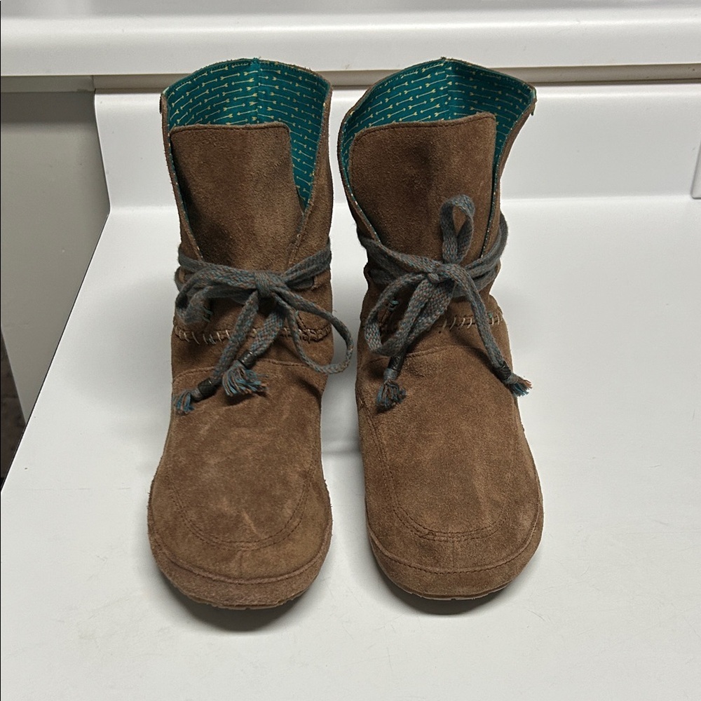 Sanuk Soulshine Chill Women’s Brown Suede Moccasin Boots with wrap around laces